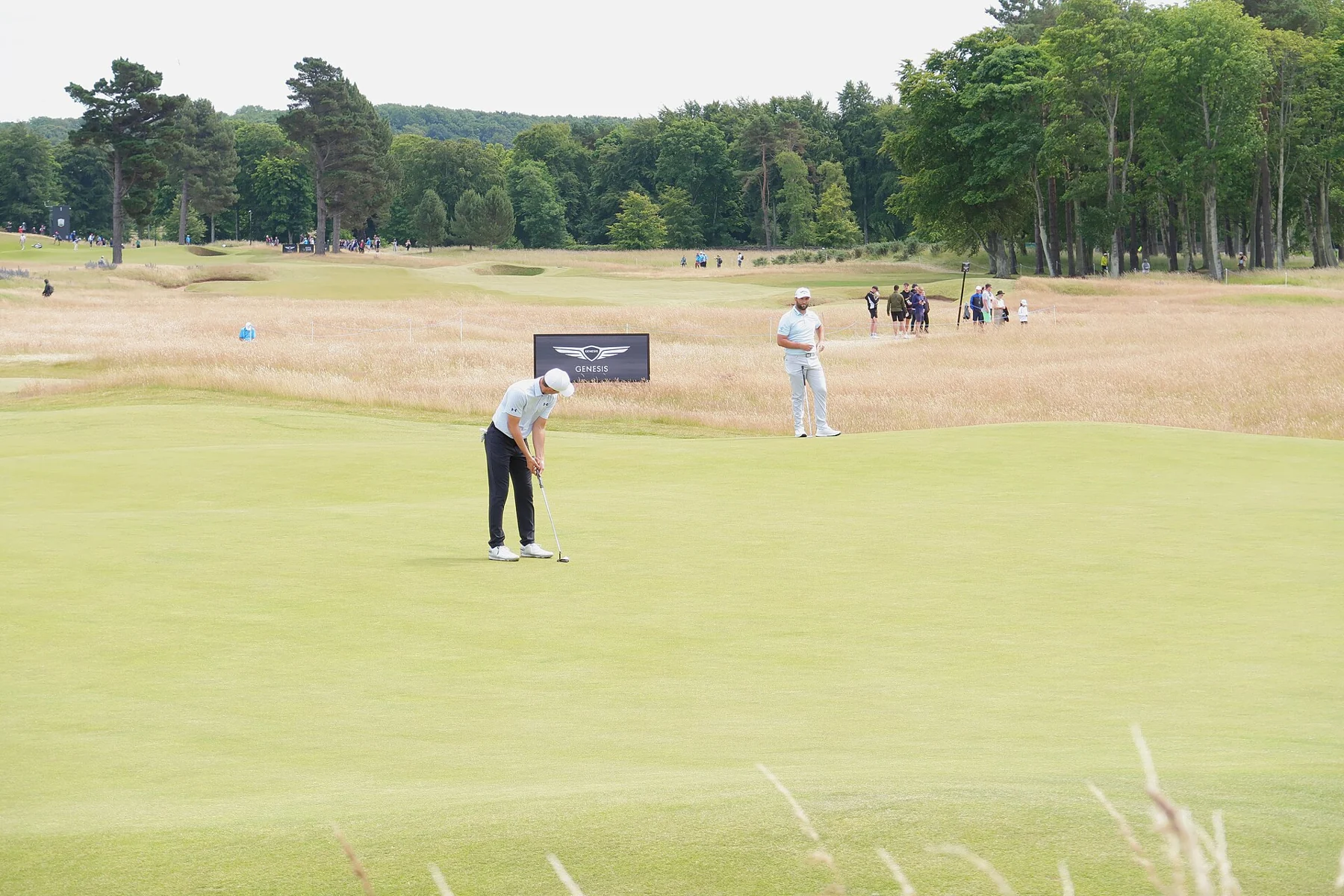 Jon Rahm et Jordan Spieth sur un parcours de golf au Scottish Open de 2022.